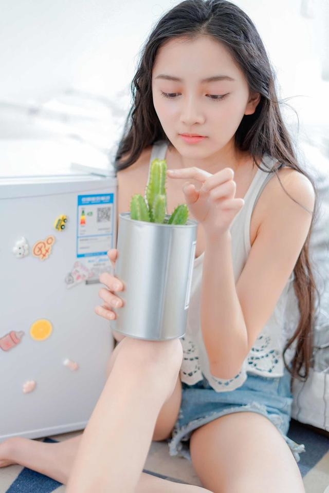 素人湿身少女白皙长腿热裤翘臀惹火性感无码图片
