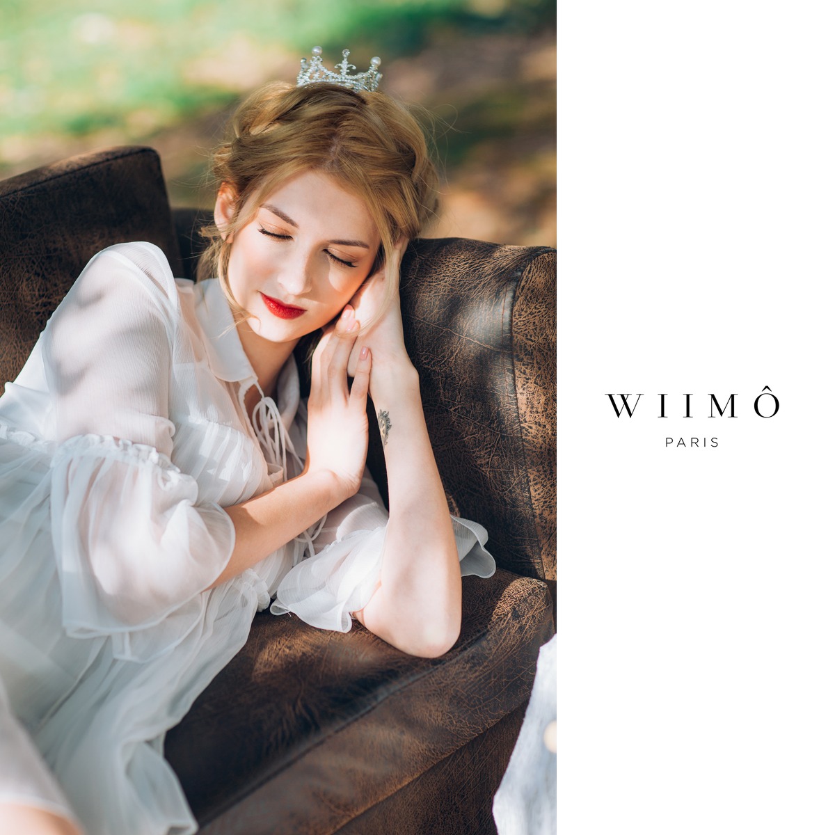 俄罗斯金发红唇美女