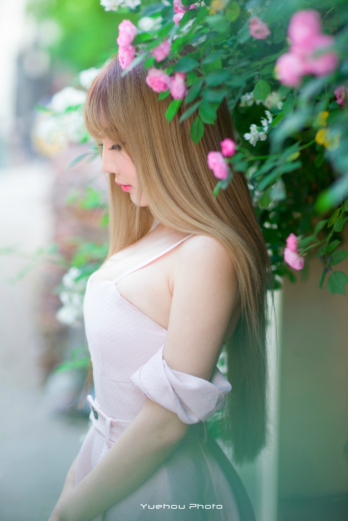 超漂亮大眼美女长裙写真