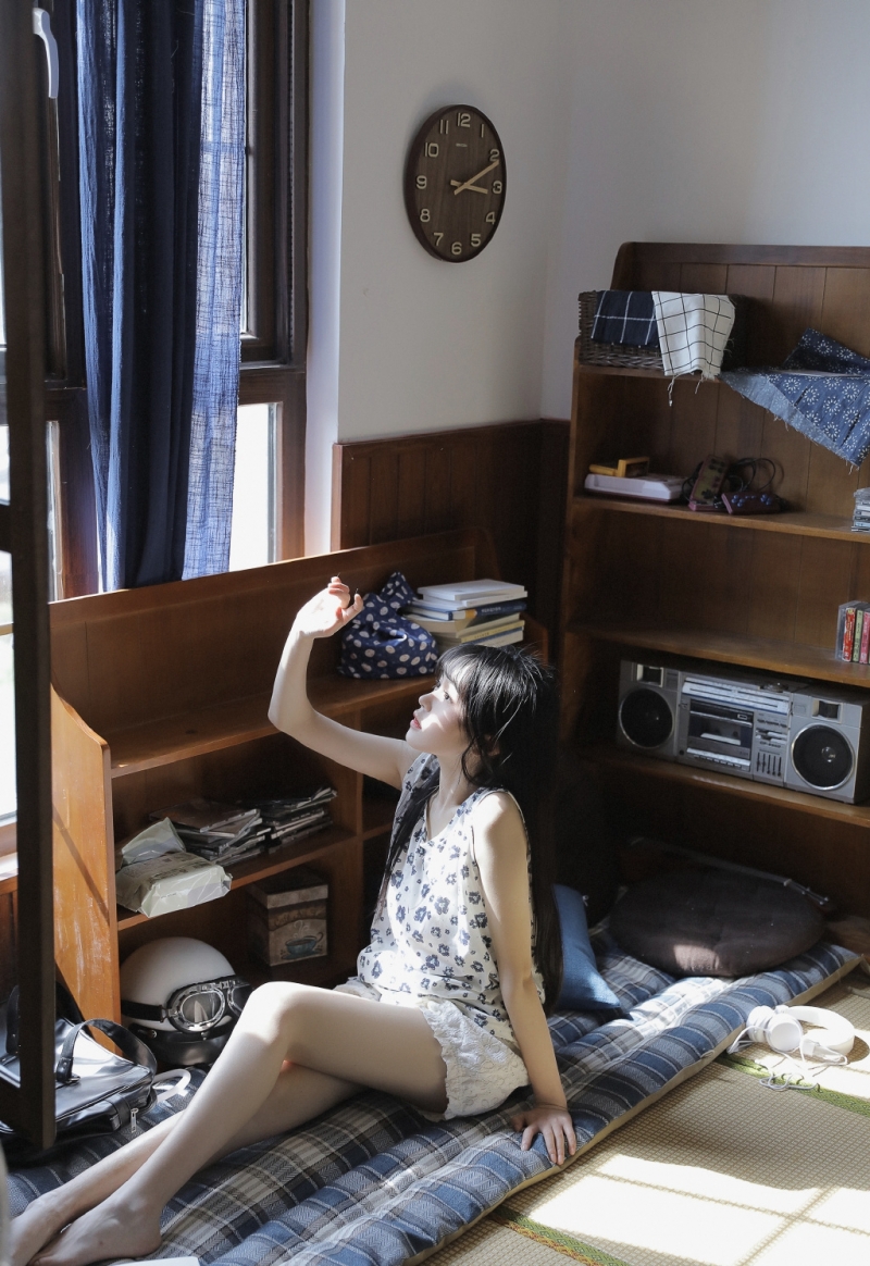 牛奶肌美眉宛若天使干净美女图片