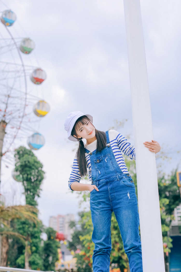 00后游乐园萝莉少女青涩稚嫩清纯写真图片