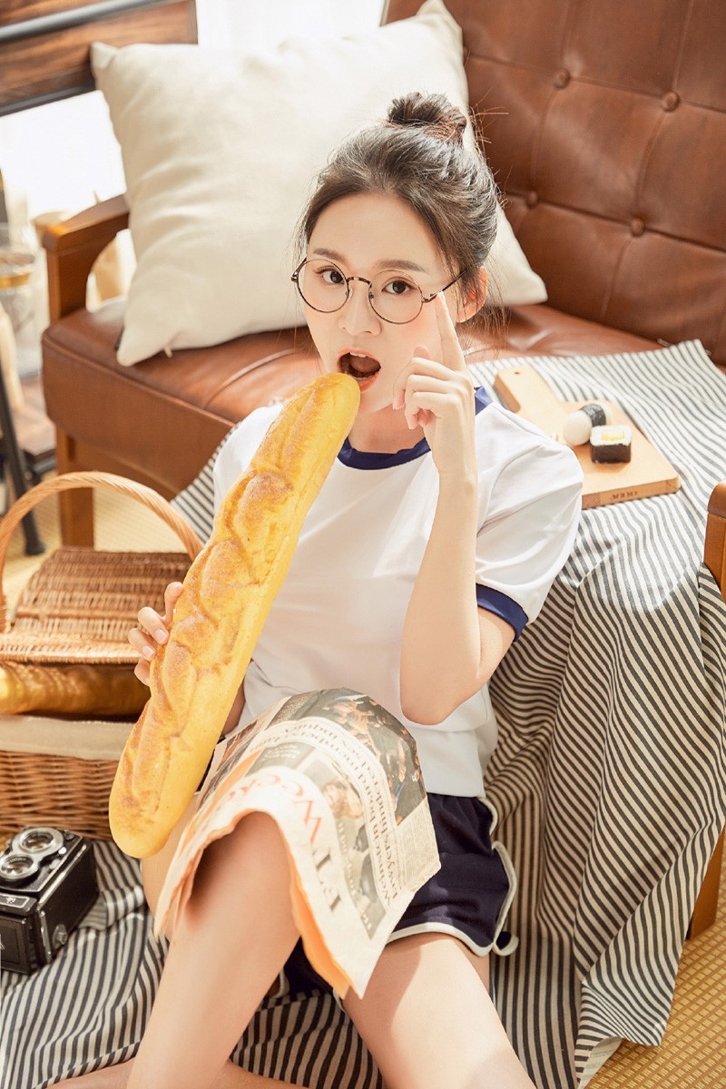 元气美少女体操服丸子头露齿甜笑虎白女粉嫩在线看